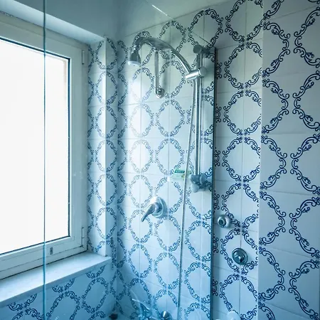 Virginia's * Sorrento